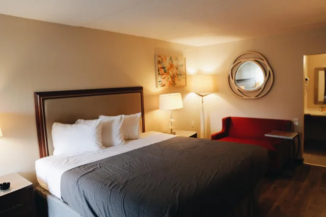 Renovated, King Bed, Smoking، All Seasons Inn & Suites 2/9