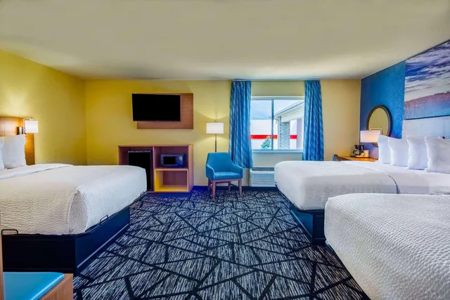 جناح، Days Inn by Wyndham Evansdale Waterloo 2/3