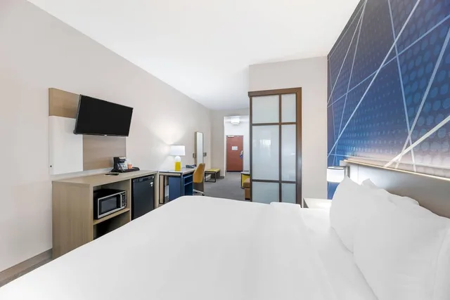جناح بسرير كينج لذوي الإعاقة، Comfort Suites Pecos 3/10