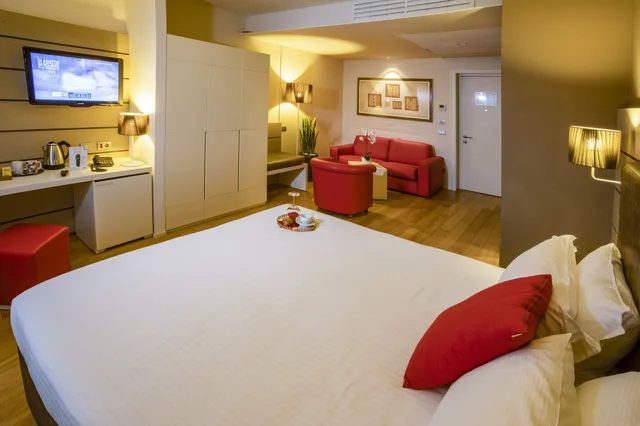 Junior Suite, King Bed, Sofa, Hotel Glamour 2/6