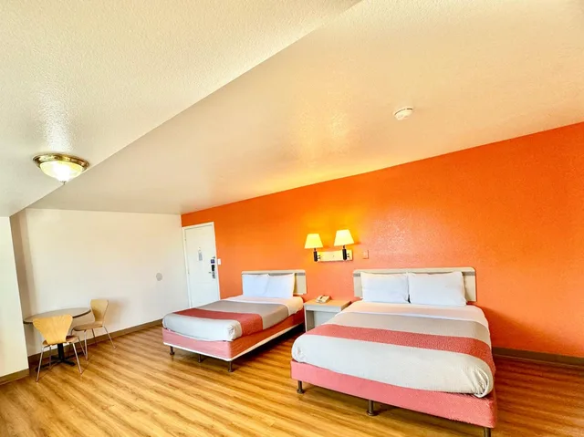 غرفة رباعية، Motel6 Bellflower, CA - Los Angeles 6/10