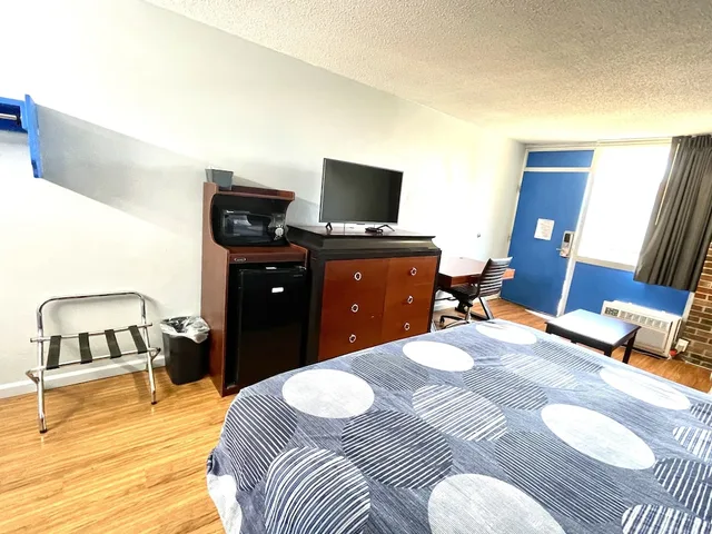 غرفة بسرير كينج لذوي الإعاقة، Rodeway Inn Nashville Donelson 3/3