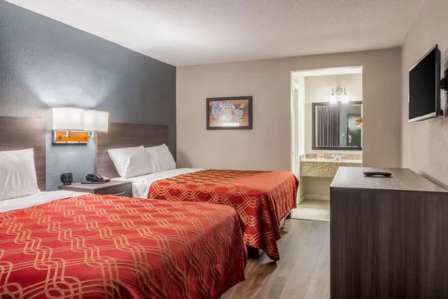 غرفة بسريرين كوين، Econo Lodge East Ridge 2/6