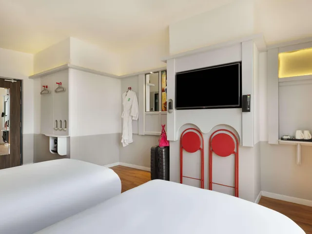 Trendy, 1 Double and 1 Single Bed، ibis Styles Nairobi Westlands 3/6