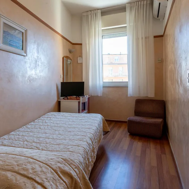 غرفة مفردة، Hotel Britannia 2/11
