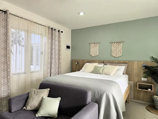 استوديو سوبيريور بسريرين مزدوجين بإطلالة على المسبح بشرفة، Bubali Villa And Apartments 4/8