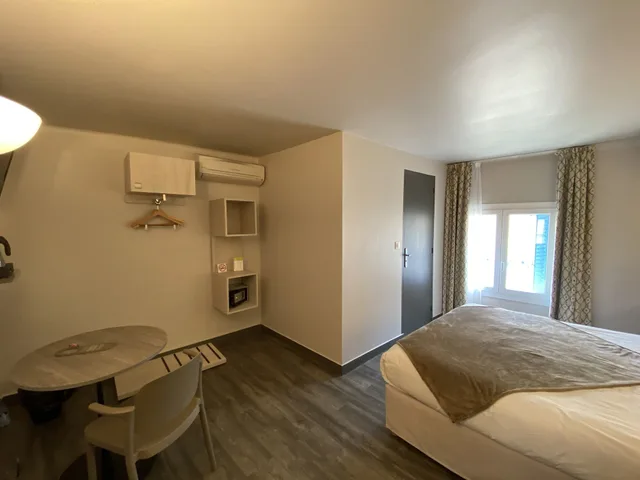 غرفة قياسية بسرير كوين، Majestic Hotel 8/10