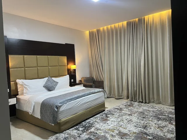 غرفة عائلية بسريرين كينج بغرفتي نوم، Rollace Hotel 2/7