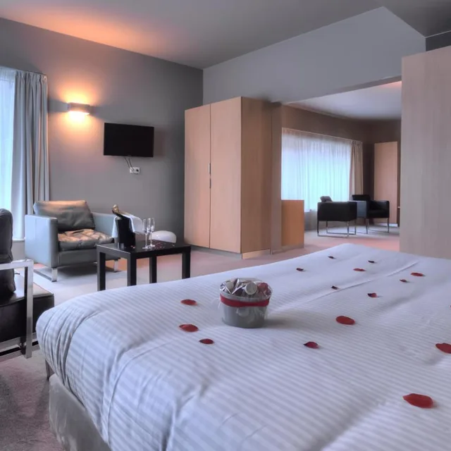 جناح بريستيج بجاكوزي، Utopia Hotel 1/7