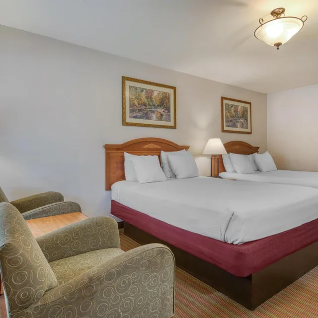 غرفة بسرير كينج وسريرين كوين، SureStay Hotel By Best Western Leesville 2/3