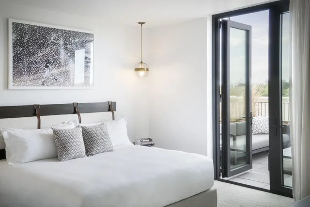 غرفة بسرير كينج لذوي الإعاقة، Halcyon - A Hotel In Cherry Creek 1/3