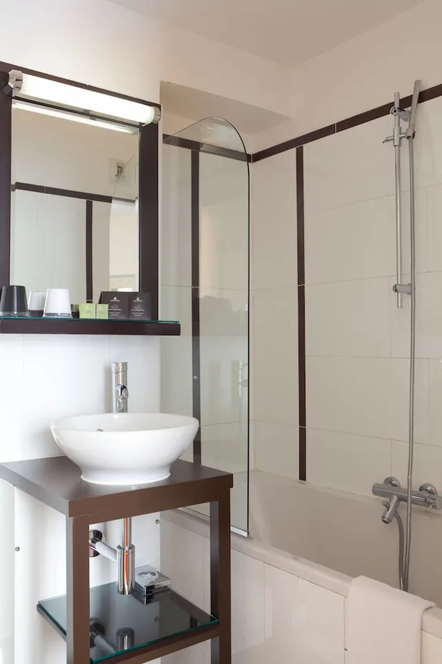 2 Bedrooms, Family, Double and Twin Beds, 2 Bathrooms، EIFFEL SEINE 4/4