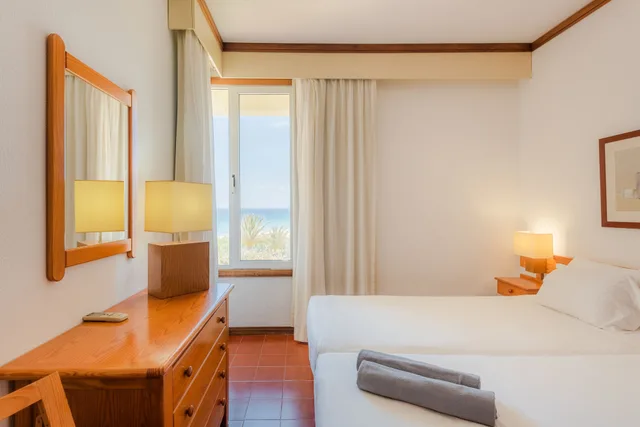 شقة بسرير كوين بإطلالة على البحر بغرفة نوم واحدة، Vila Baleira Suites 1/8