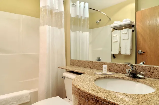 غرفة بسريرين كوين لذوي الإعاقة، Microtel Inn & Suites Huntsville 2/2
