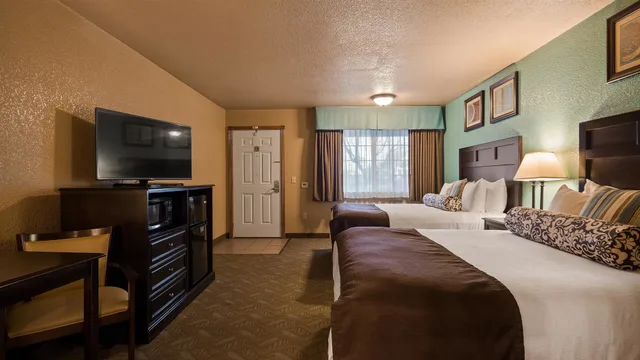 غرفة قياسية بسريرين كوين لذوي الإعاقة، Best Western Plus Bayshore Inn 1/7