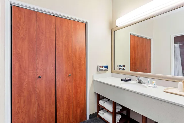 جناح، Comfort Inn & Suites I-25 near Spaceport America 3/3