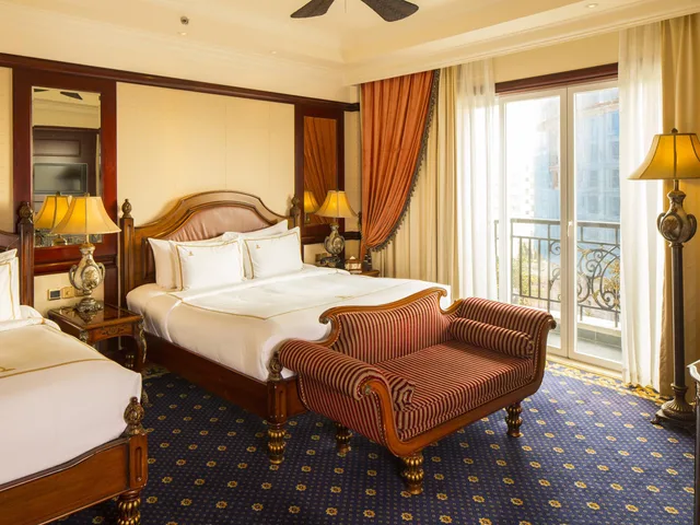 غرفة قياسية ثلاثية، The Imperial Hotel 1/4