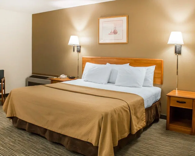 غرفة قياسية بسرير كينج، Econo Lodge Elkhart North 1/1