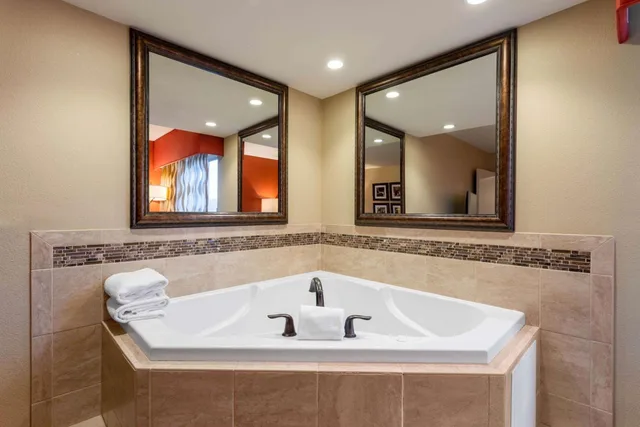 Family Suite, Deluxe, La Quinta Inn Suites Pigeon Forge 7/7