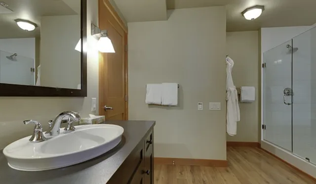 1 Bedroom, Lodge, King Bed, Sofa، Predator Ridge Resort 1/3
