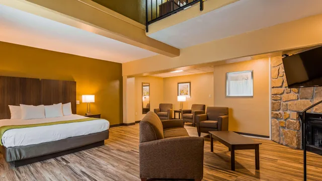 Town House, Queen Bed، Best Western Plaza Inn 1/8