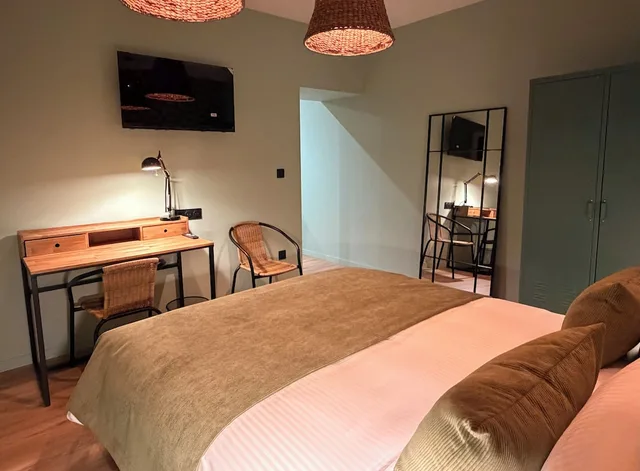 استوديو بسرير كوين، Nouvel Hotel 9/10