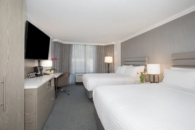 غرفة بسريرين كوين، Crowne Plaza Costa Mesa Orange County 2/3
