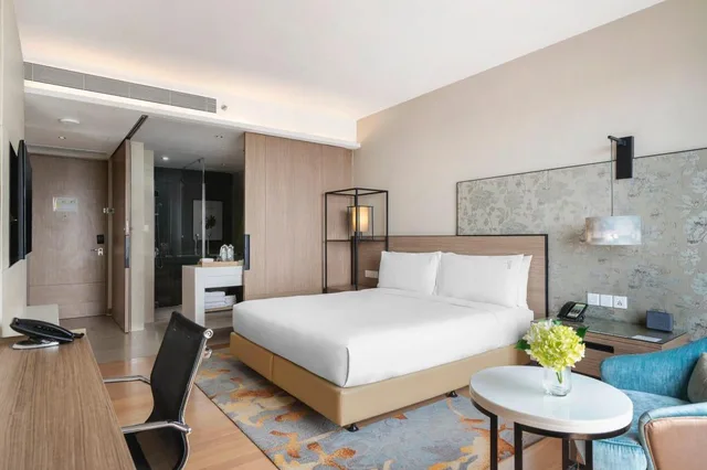 غرفة بريميوم بسرير كينج، Holiday Inn & Suites Rayong City Centre 2/5