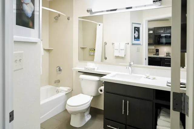 جناح بسرير كوين بغرفة نوم واحدة مع أريكة، Candlewood Suites Santa Maria 4/5
