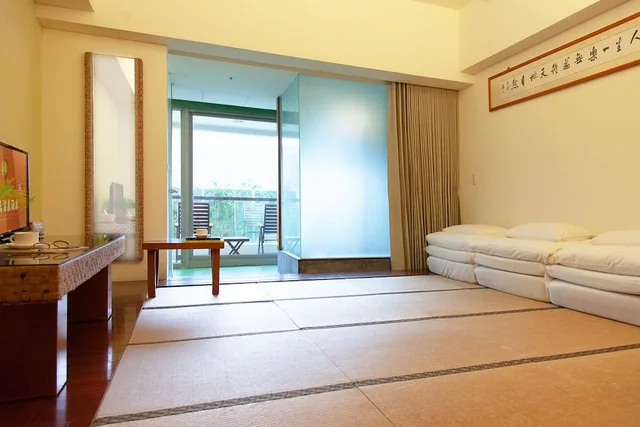غرفة سيغنتشر رباعية بسريرين منفصلين وفرشتي فوتون، Luminous Hot Spring Resort 2/2