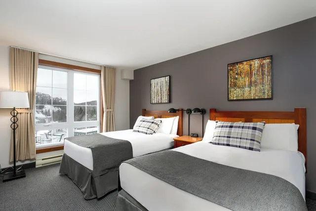 Two Bedroom Condo (1 Queen + 2 Double Beds + Sofa Bed)، Tour Des Voyageurs 1/2