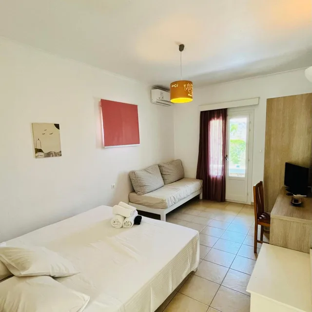 Deluxe, Double Bed, Galaxy 1/9