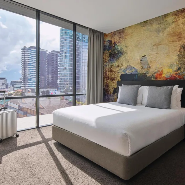 غرفة بسرير كينج وسرير كوين بإطلالة، Kennigo Hotel Brisbane 2/5