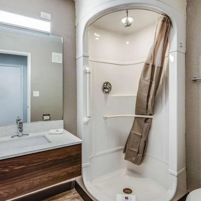2 Full Beds Non-Smoking, Micfridge، Motel6 Fort Wayne, IN 7/8