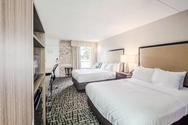 غرفة بسريرين مزدوجين، Clarion Pointe Winston - Salem Downtown 2/3