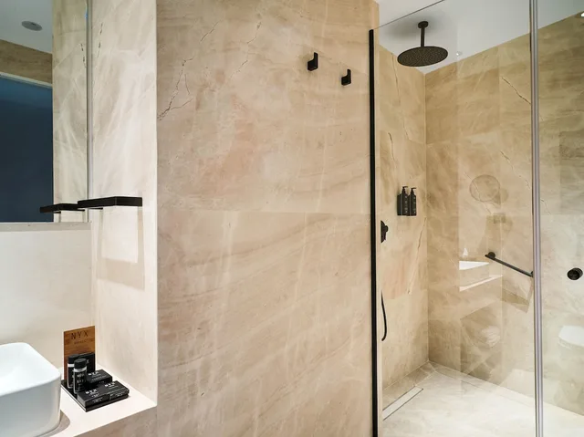 Down to Earth, Superior, Queen Bed، NYX Hotel Limassol 5/6