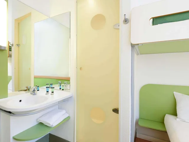 Room, Queen Bed, Ibis Budget Bilbao Arrigorriaga 9/10