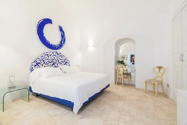 جناح بسرير كوين بشرفة، VILLA MAGIA 3/8