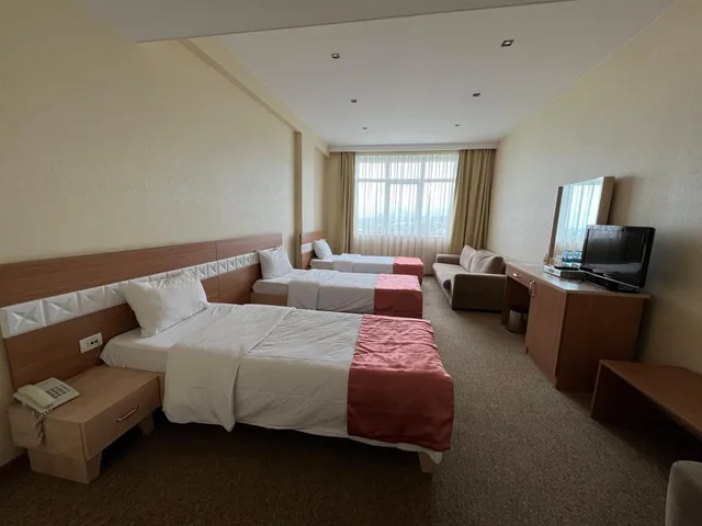 غرفة ثلاثية، Gabala City 1/3