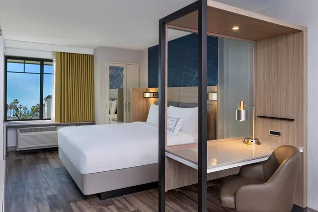 جناح استوديو بسرير كينج بإطلالة على البحر مع سرير سحّاب إضافي مع أريكة، SpringHill Suites by Marriott San Diego Carlsbad 2/6