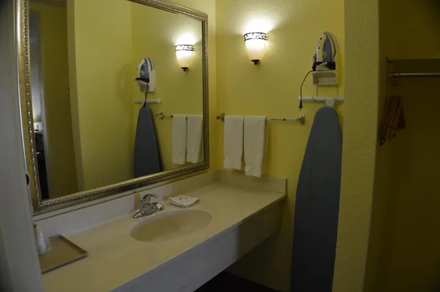 غرفة بسريرين كوين، Scottish Inns Fort Worth 3/3