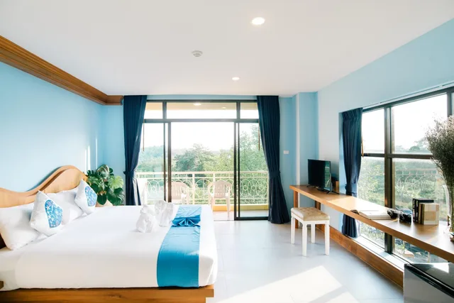 Premier Pool Town View، ROYAL PINEAPPLE HOTEL a welcome to wealth and good fortune 1/7