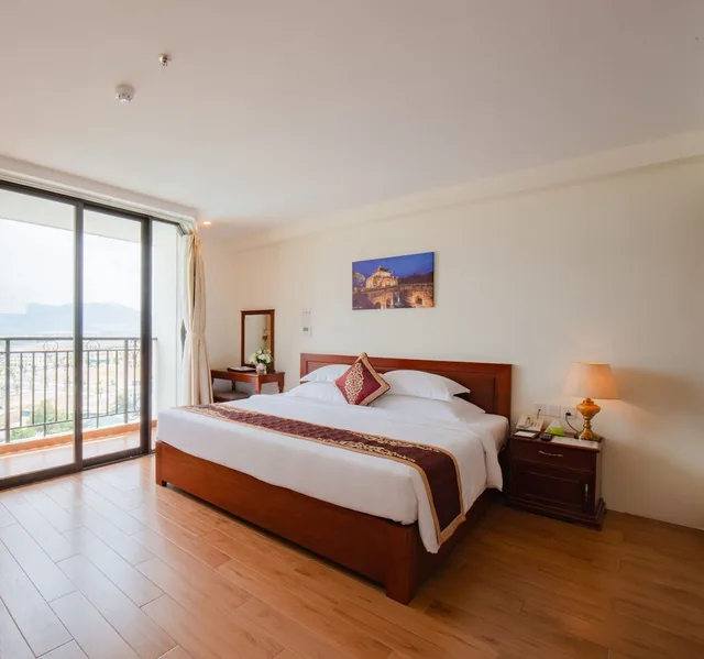 غرفة ديلوكس بسرير كينج بشرفة، Red Sun Nha Trang Hotel 2/5