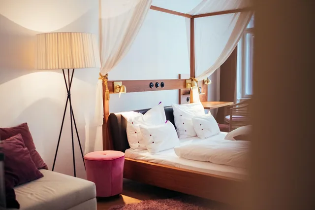Suite, Queen Bed, Hollmann Beletage Design and Boutique 2/3