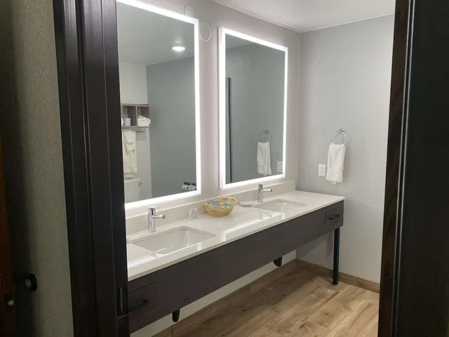 جناح بسرير كينج، Best Western Lake Lucille Inn 6/6