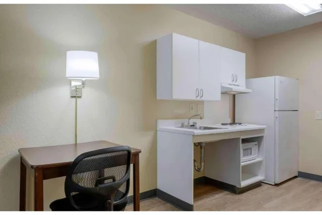 جناح بسرير كينج بمطبخ لذوي الإعاقة، Studio 6 Extended Stay Rochester Greece NY 10/10