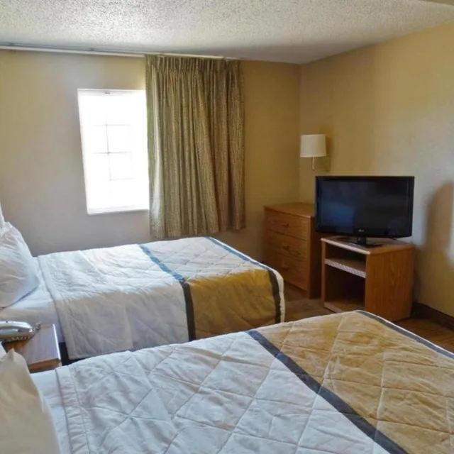 غرفة بسريرين مزدوجين بمطبخ لذوي الإعاقة، Studio 6 Extended Stay Fishkill Route 9 NY 2/5