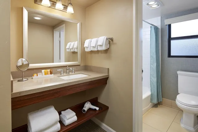 جناح جونيور بسرير كوين، Glorietta Bay Inn 2/2