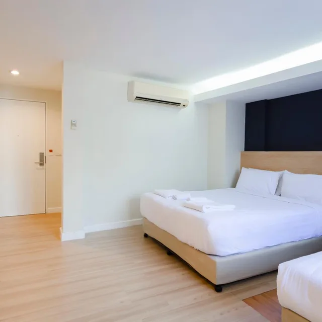 غرفة ثلاثية، Solo Express Sukhumvit 81 1/6