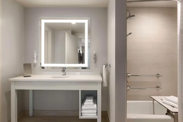 Suite, 2 Queen Beds, Gulf View, Bathtub, Accessible، Embassy Suites by Hilton Panama City Beach Resort 9/10